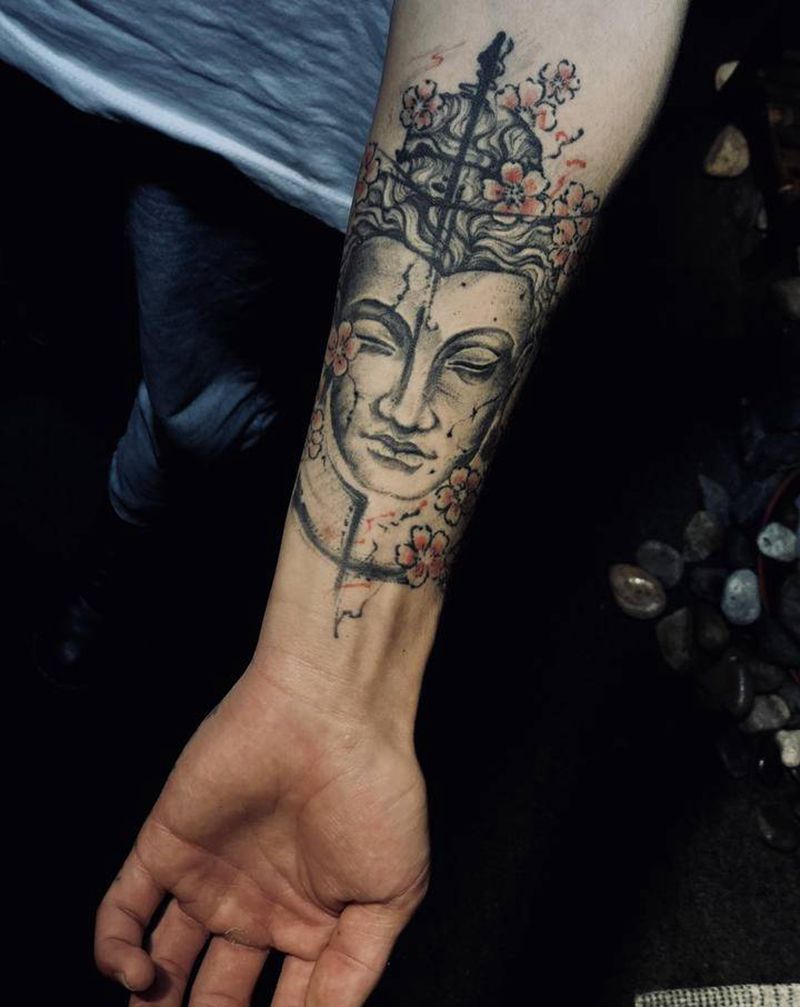 佛陀纹身图片_手臂水墨点刺纹身图案