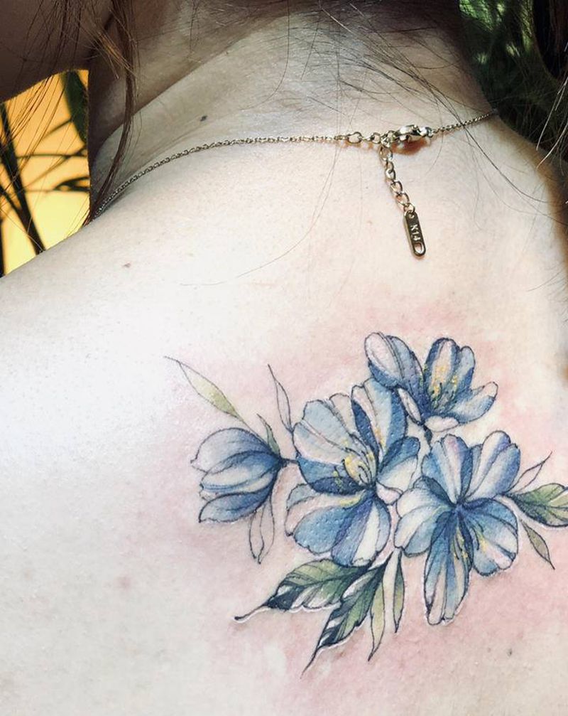 疤痕覆盖纹身图片_肩部点刺水彩纹身图案