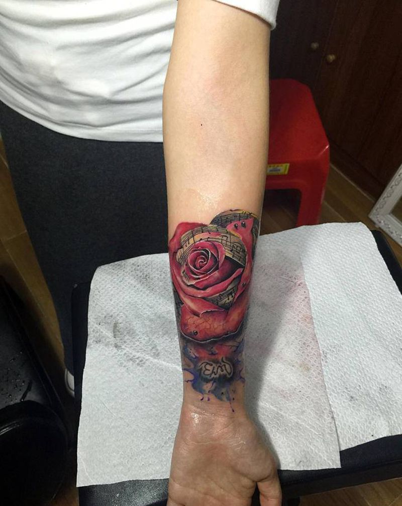 五年前的作品，覆蓋纹身图片_手部欧美写实水彩纹身图案