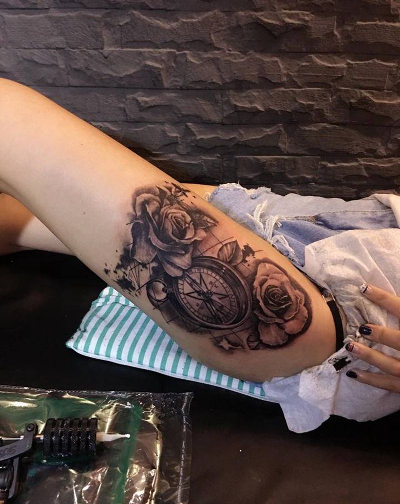 指南針纹身图片_腿部欧美写实黑灰原創纹身图案