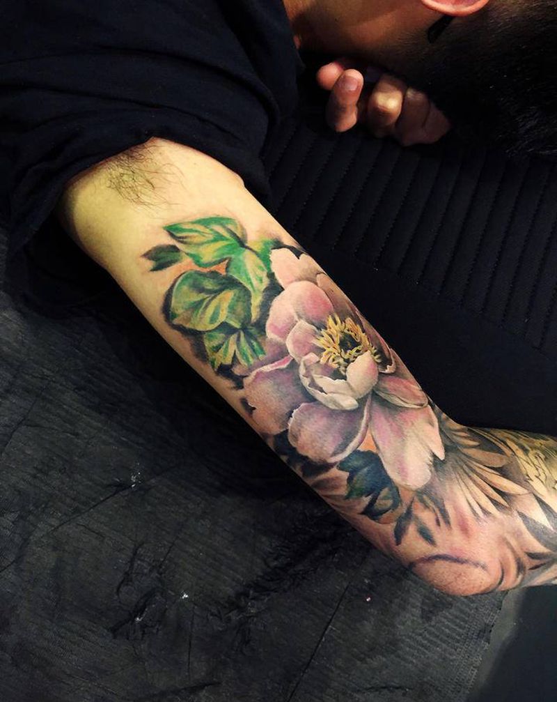 牡丹覆蓋纹身图片_手臂欧美写实纹身图案