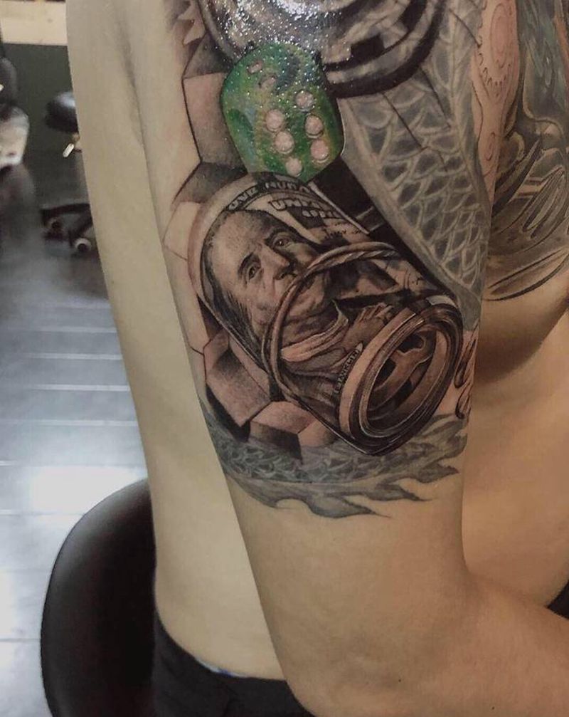 覆蓋纹身图片_胸部手臂欧美写实New School纹身图案