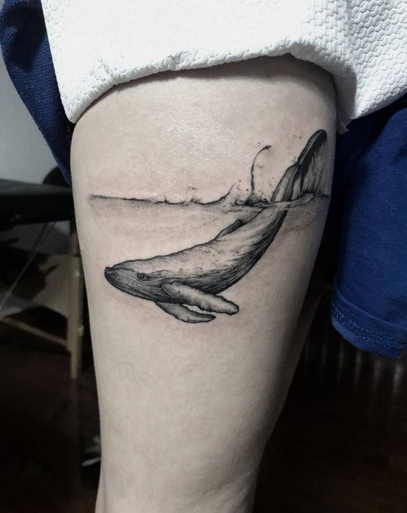 鲸鱼纹身图片_腿部水墨点刺鲸鱼纹身图案