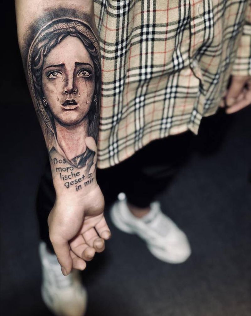 圣母纹身图片_手臂点刺欧美写实纹身图案