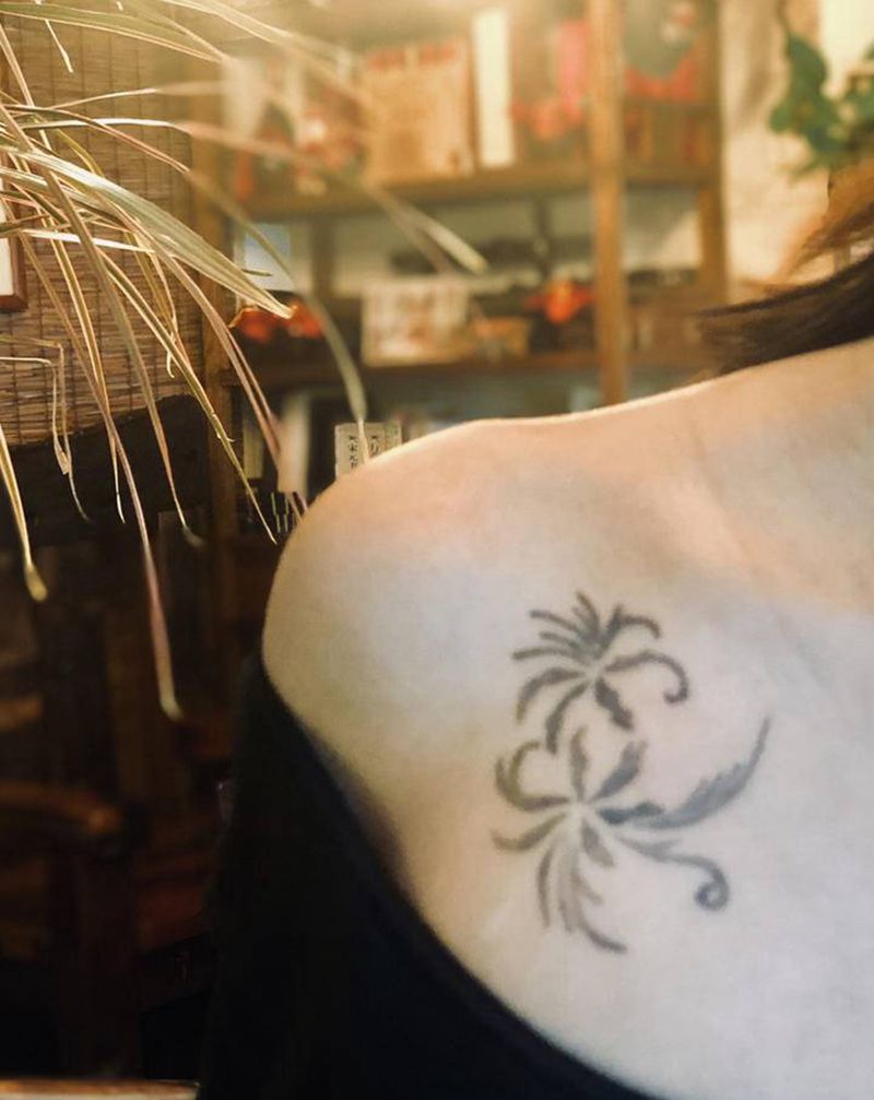 覆盖前后对比纹身图片_肩部水彩点刺纹身图案