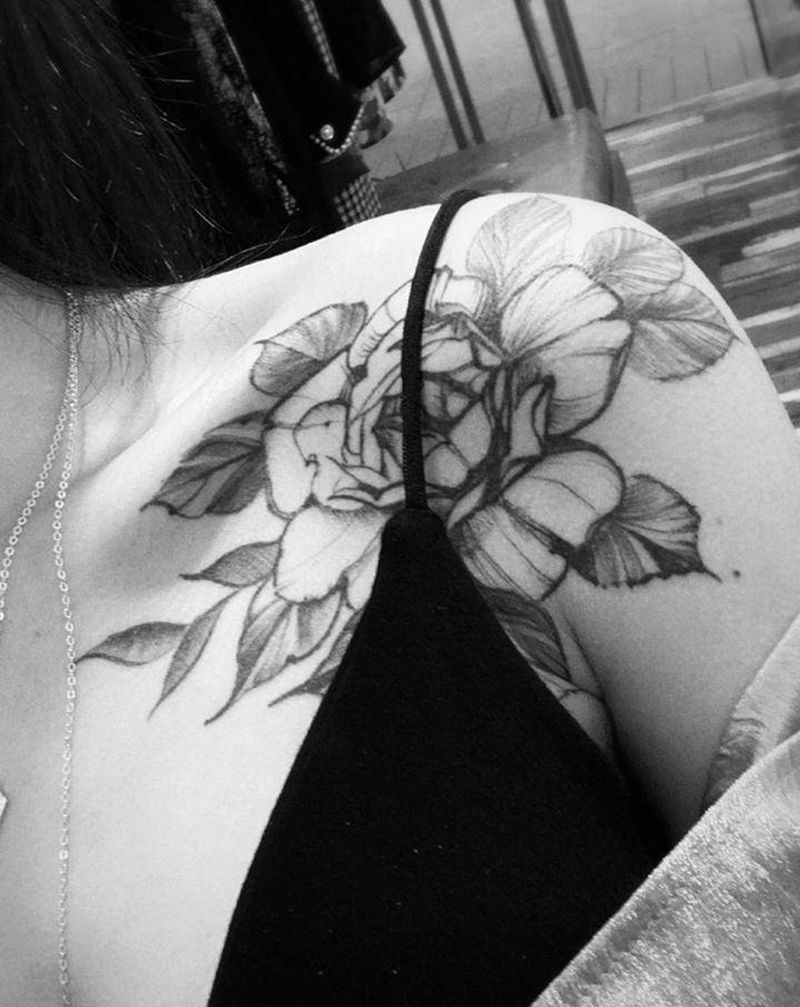 买家秀纹身图片_肩部点刺几何纹身图案