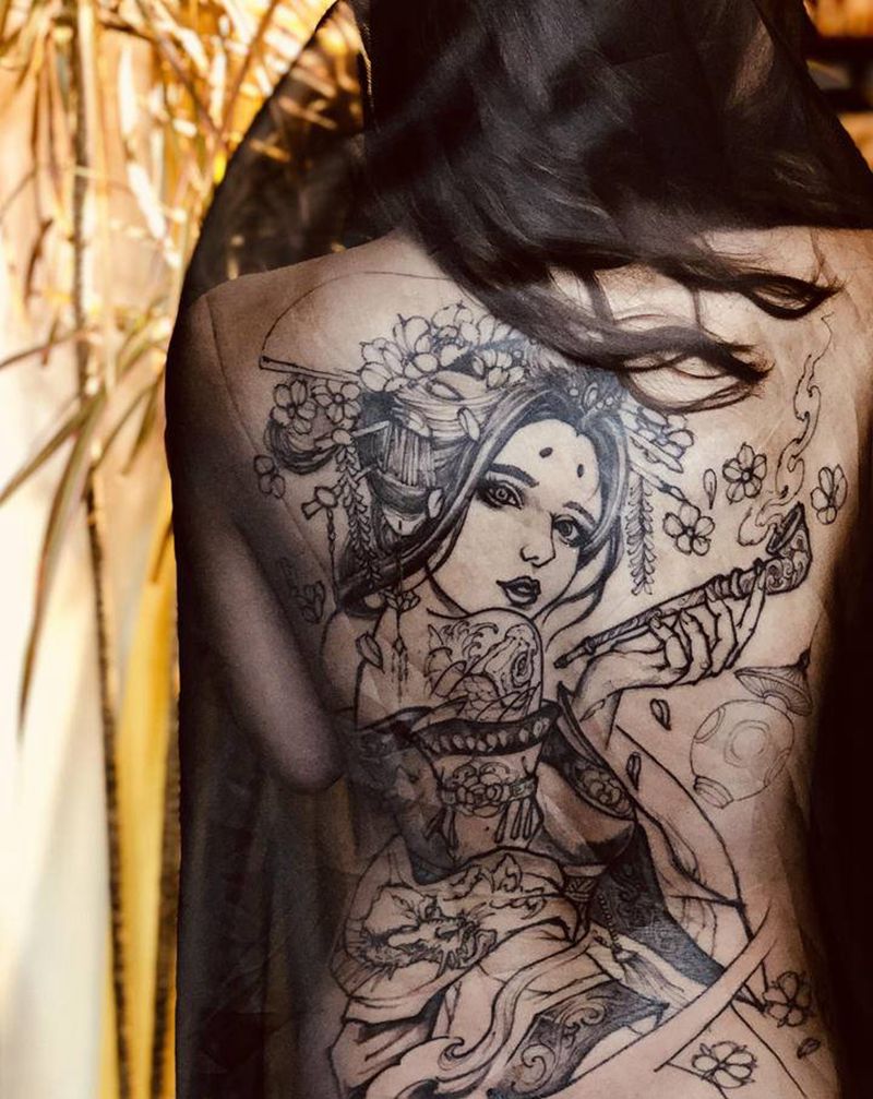 艺妓未完待续纹身图片_背部新传统纹身图案