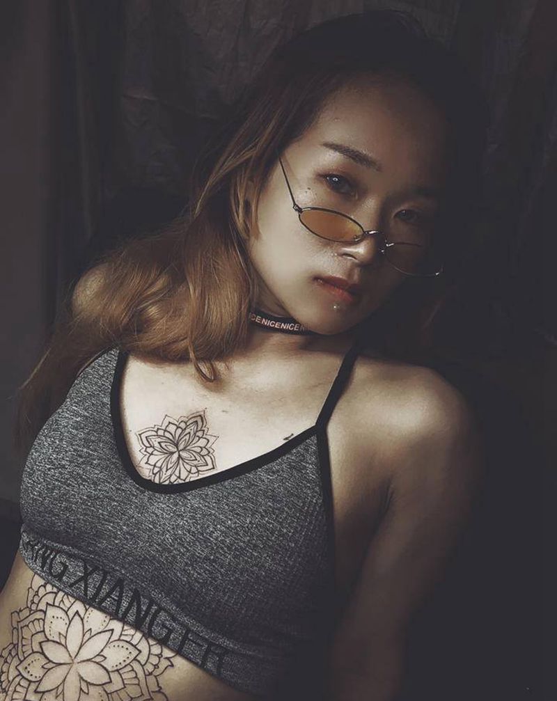 疤痕覆盖～未完纹身图片_胸部点刺几何纹身图案