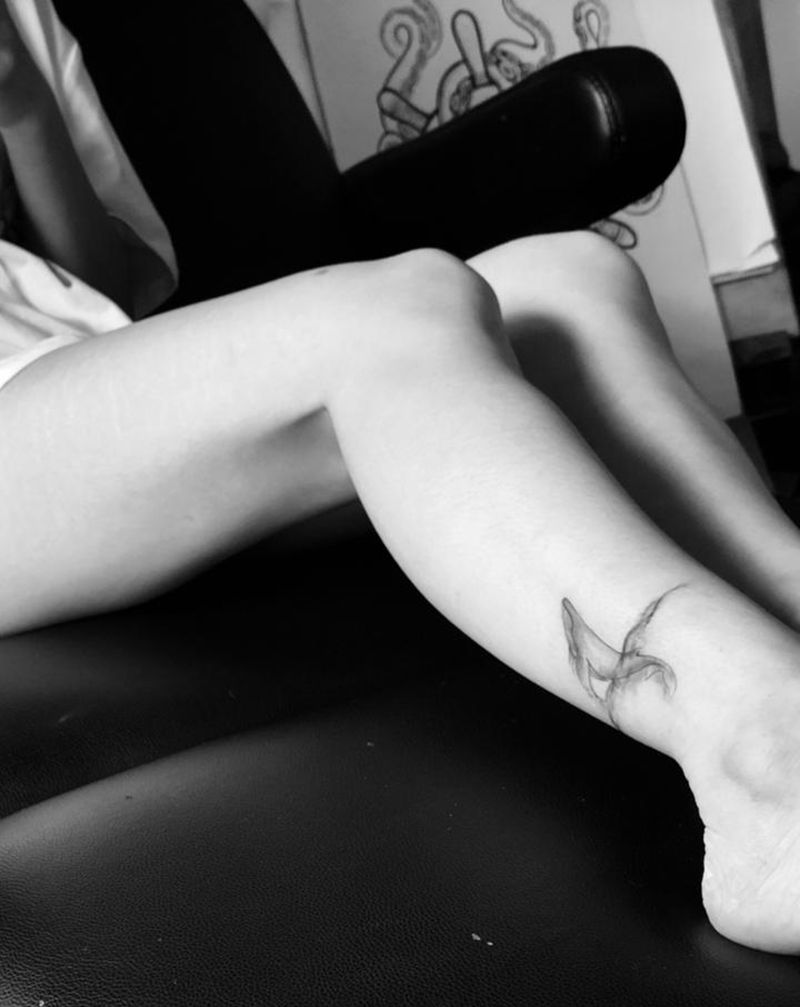 林深见鹿 海蓝见鲸鱼纹身图片_腿部几何水彩纹身图案