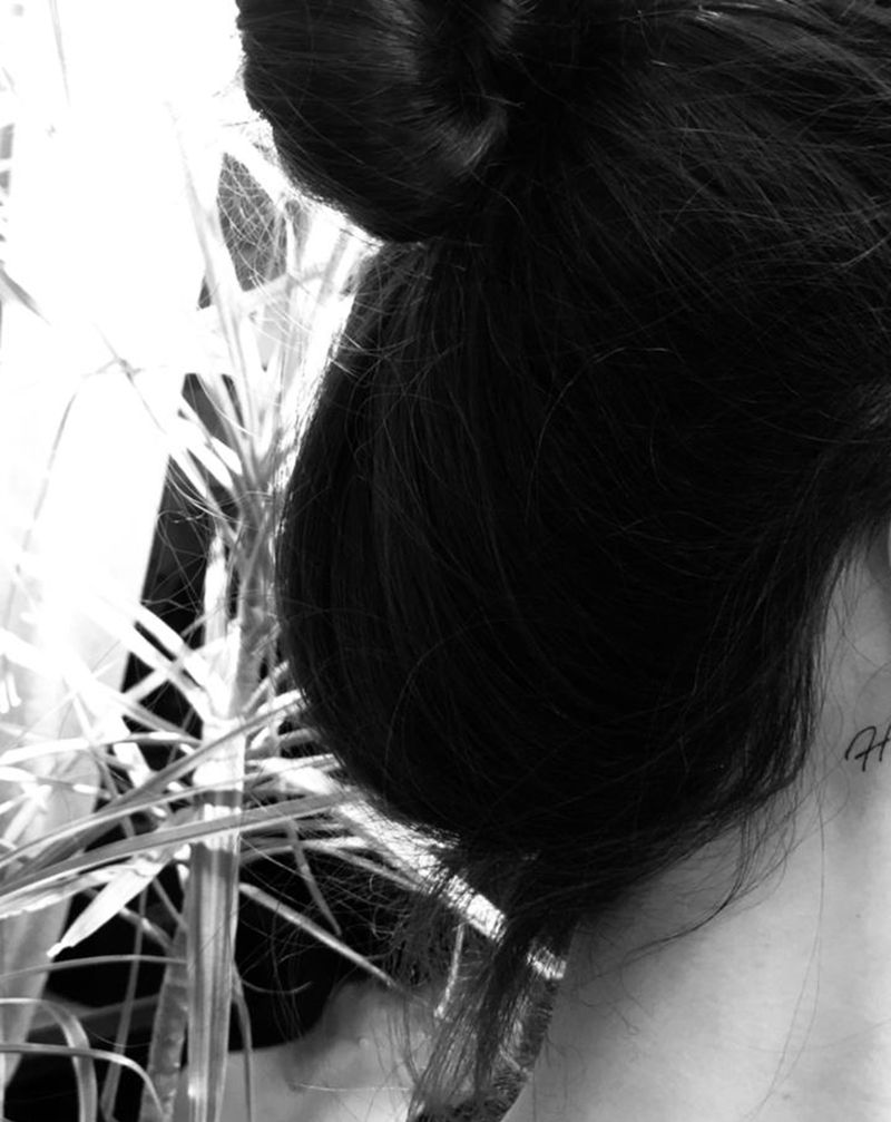 小清新纹身图片_颈部点刺纹身图案