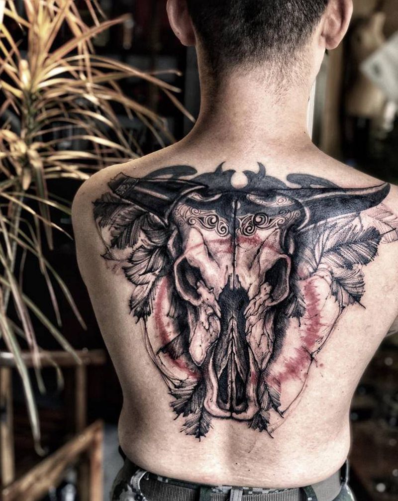 旧图覆盖纹身图片_背部欧美写实点刺纹身图案