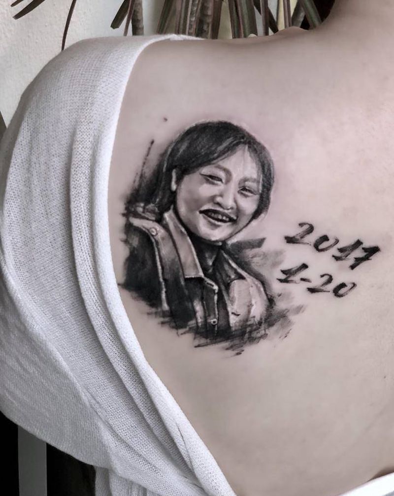 最爱你的人纹身图片_肩部欧美写实点刺纹身图案