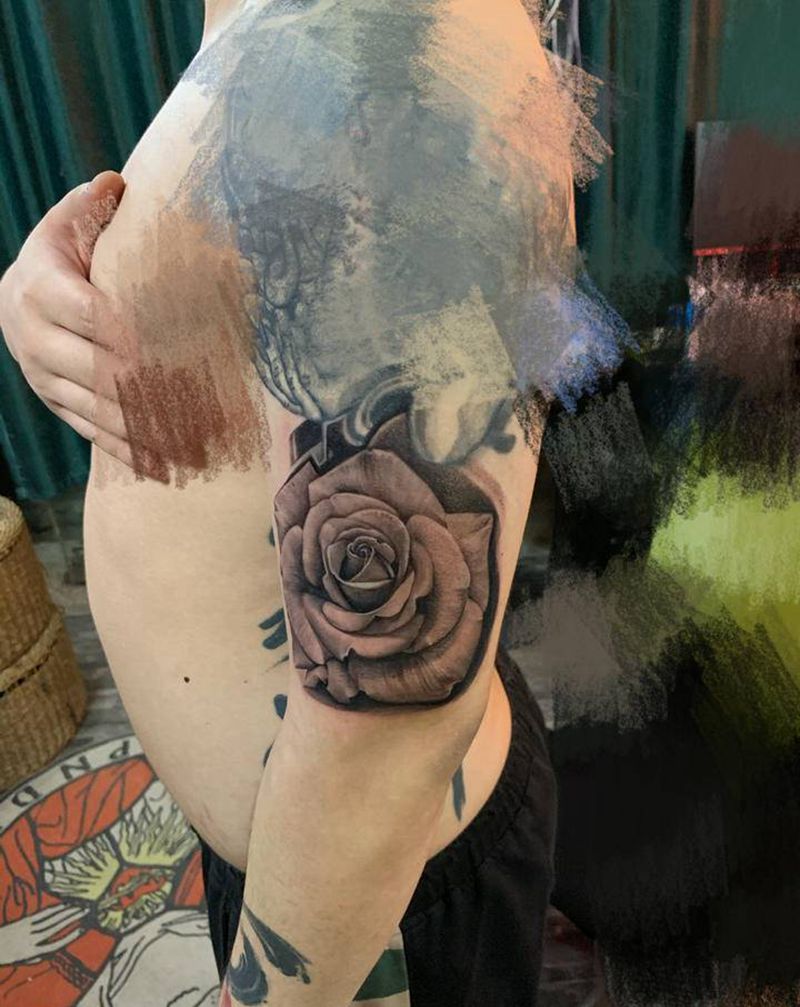 玫瑰纹身图片_手臂手部欧美写实黑灰写实纹身图案