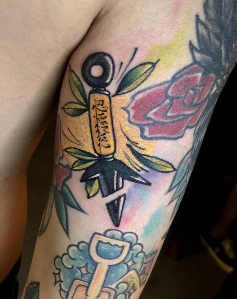 手绘苦无纹身图片_手臂New School纹身图案