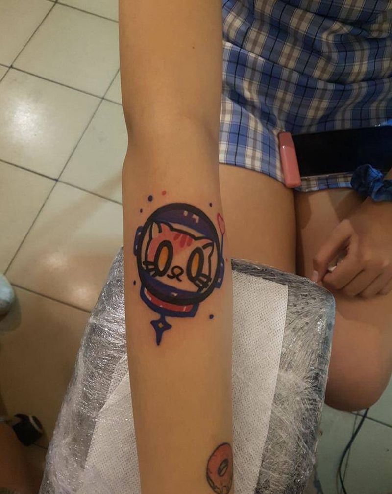 哆啦a梦纹身图片_手部手臂水彩猫纹身图案