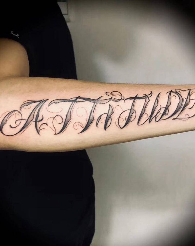 花体纹身图片_手部花体字纹身图案