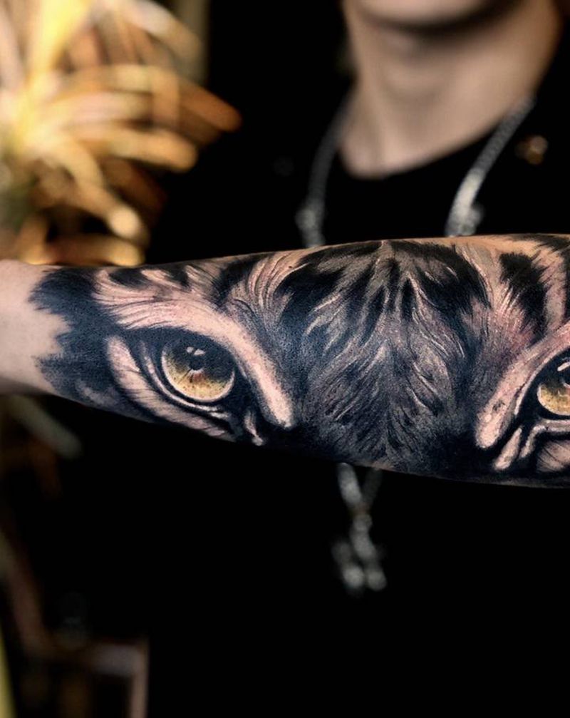 “凝视”纹身图片_手臂点刺欧美写实纹身图案