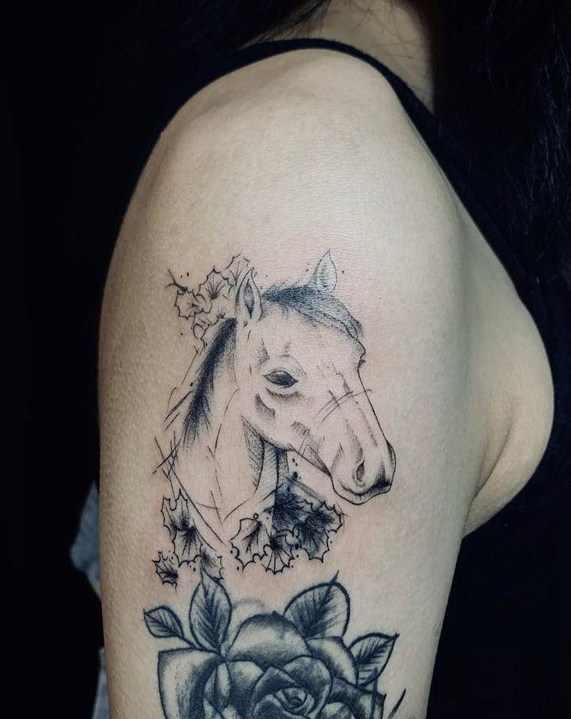 马纹身图片_手臂点刺几何纹身图案