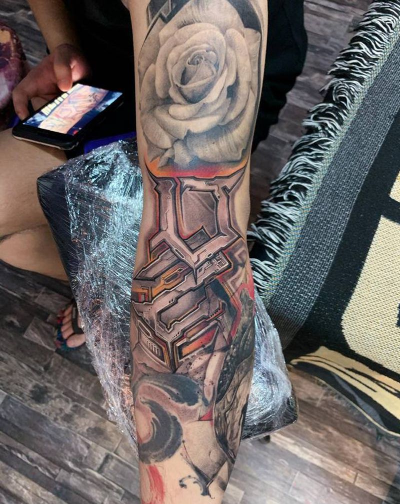 未来机甲花体字纹身图片_手部手臂花体字欧美写实纹身图案
