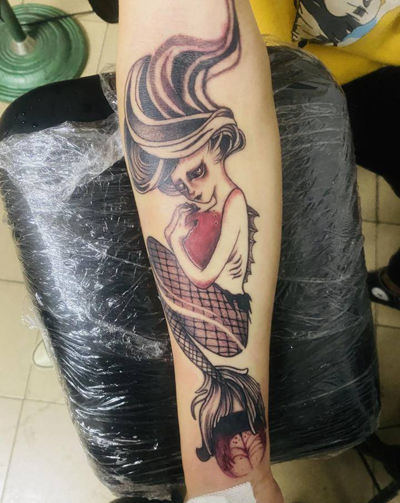 美人鱼纹身图片_手臂手部新传统美人鱼纹身图案