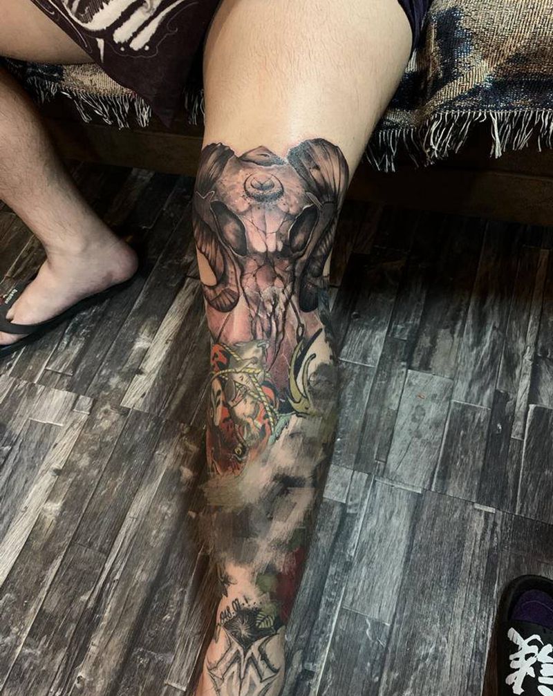 羊头骨纹身图片_脚部腿部暗黑纹身图案