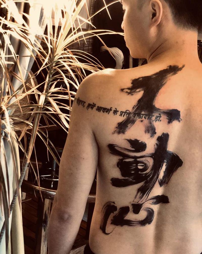 大爱水墨纹身图片_背部水墨纹身图案