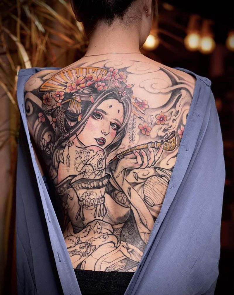 艺妓纹身图片_背部水彩New School纹身图案