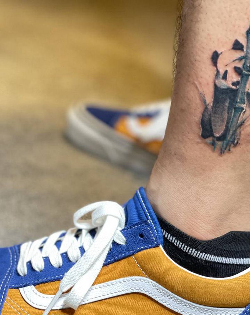 水墨熊猫纹身图片_腿部水墨纹身图案