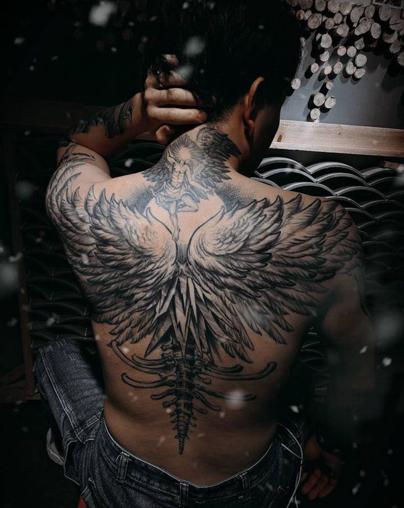 速写～翅膀买家秀纹身图片_背部点刺几何纹身图案