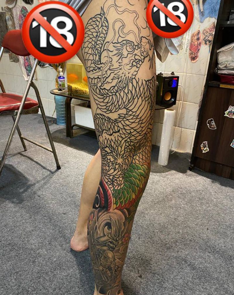 龙纹身图片_腿部臀部老传统龙盘龙腿纹身图案