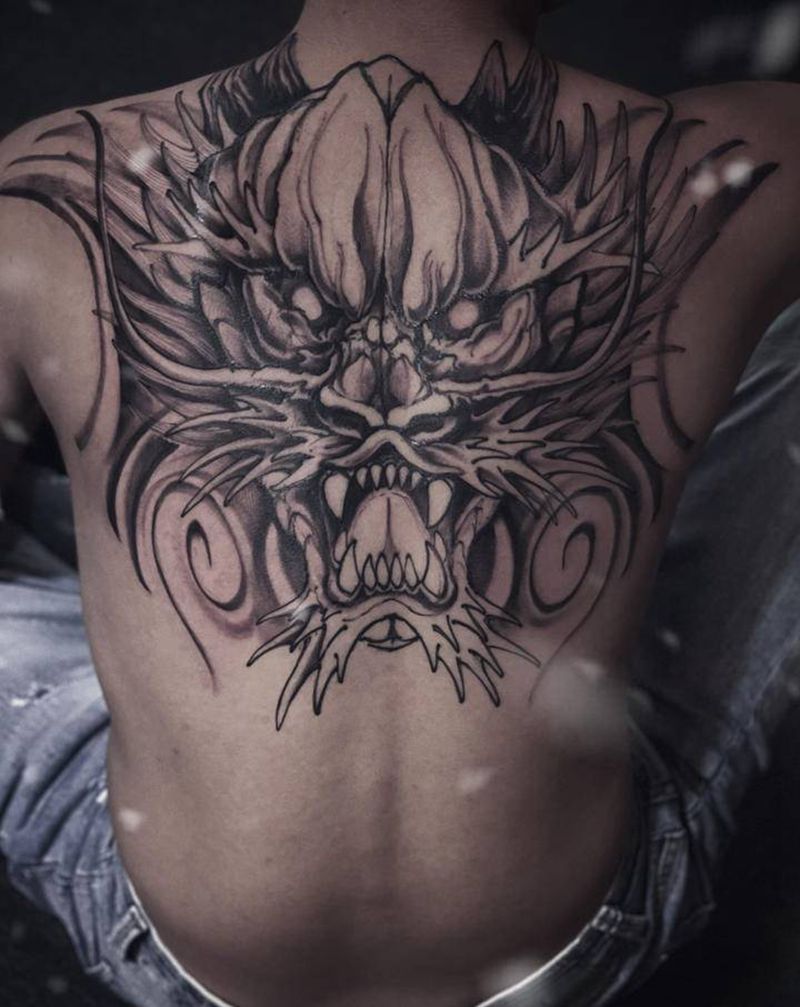 手绘未完待续纹身图片_背部新传统纹身图案