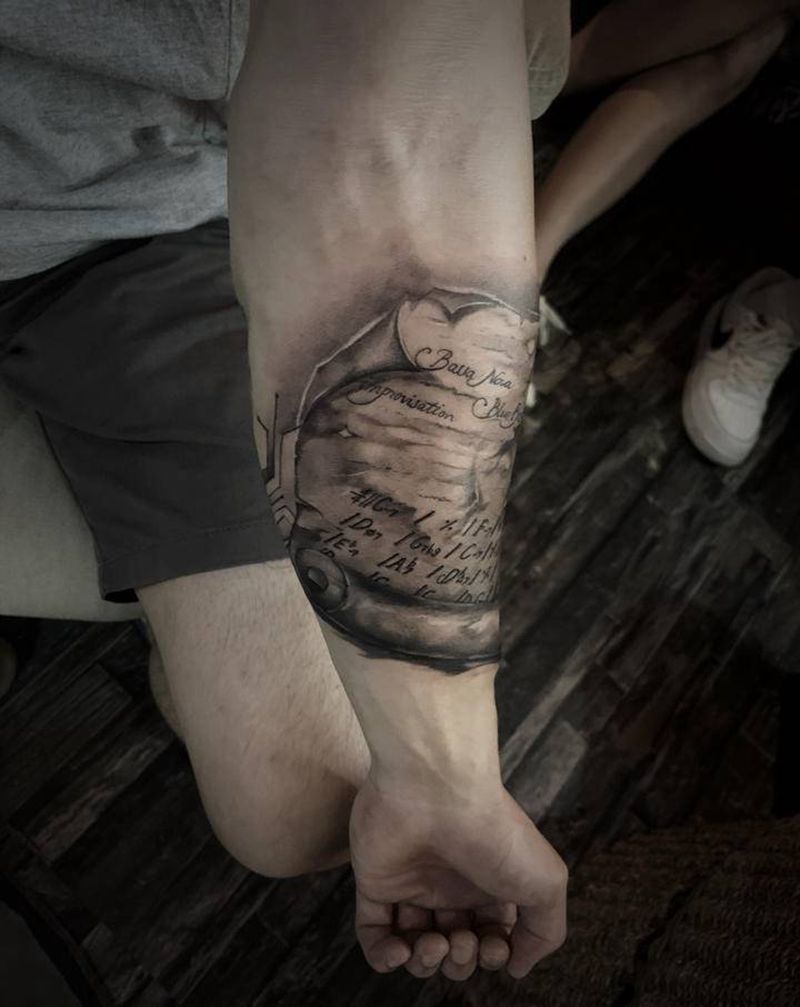 刺客信条纹身图片_手臂手部欧美写实纹身图案