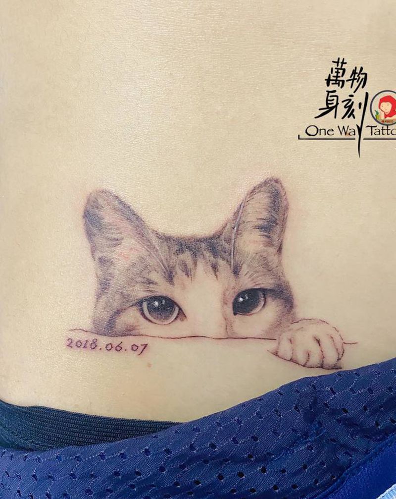 小猫咪一枚纹身图片_腰部欧美写实点刺猫动物可爱纹身图案