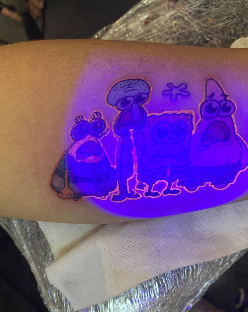 海绵宝宝纹身图片_手臂手部水彩新传统海绵宝宝派大星蟹老板纹身图案