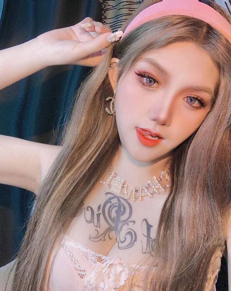 买家秀纹身图片_胸部花体字纹身图案