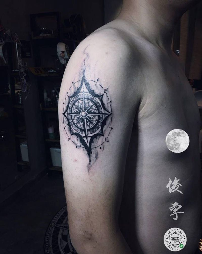 指南针纹身图片_手臂纹身图案