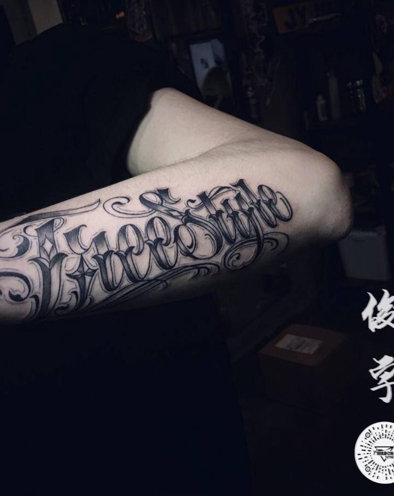 花体纹身图片_手臂花体字纹身图案