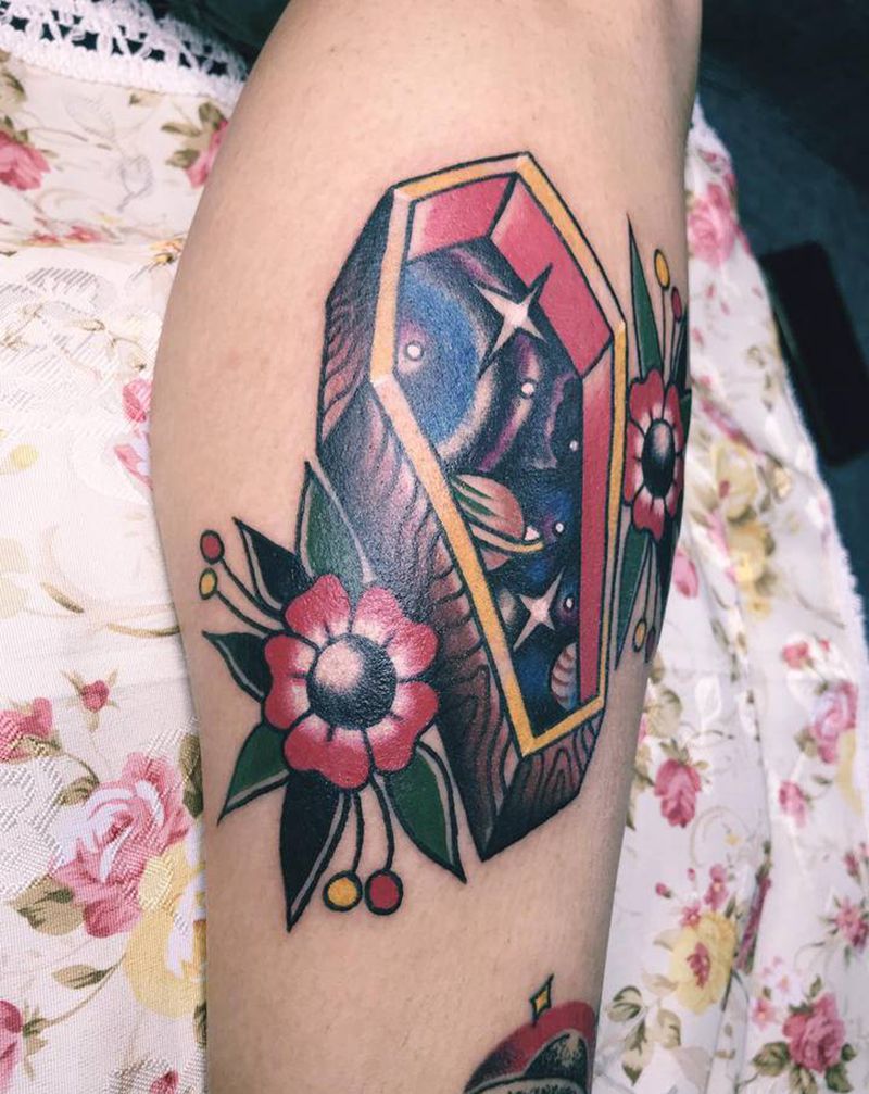 星空木棺纹身图片_手部Old School纹身图案