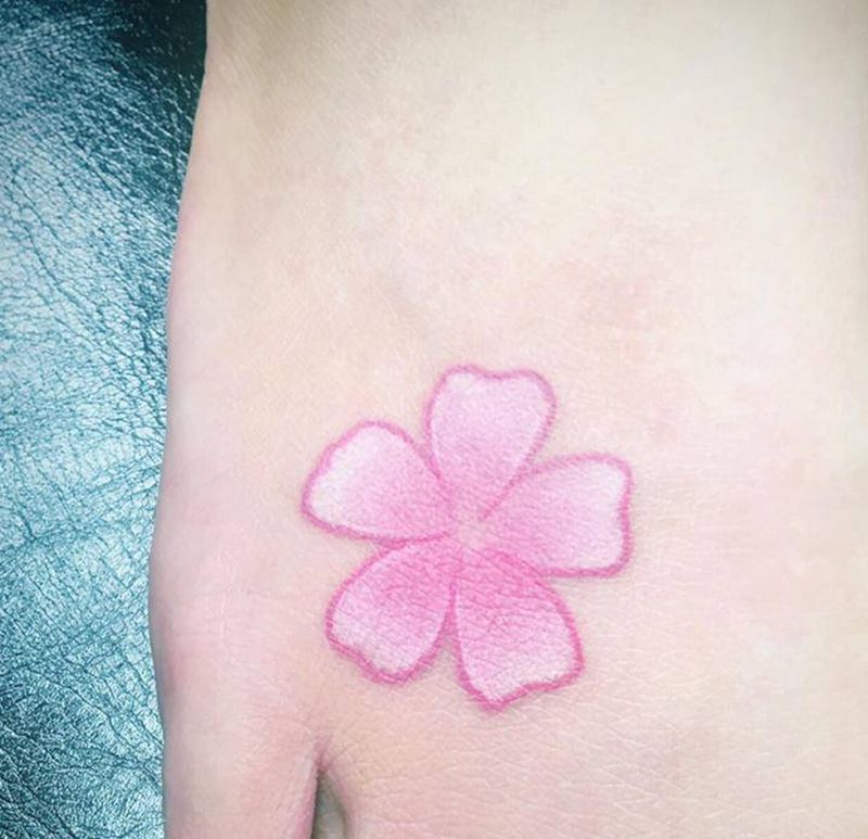 小花花纹身图片_脚部水彩花纹身图案