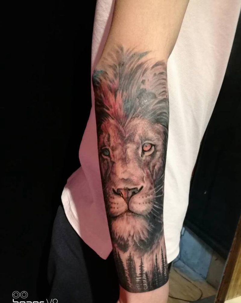 森林之王纹身图片_手臂欧美写实水墨纹身图案