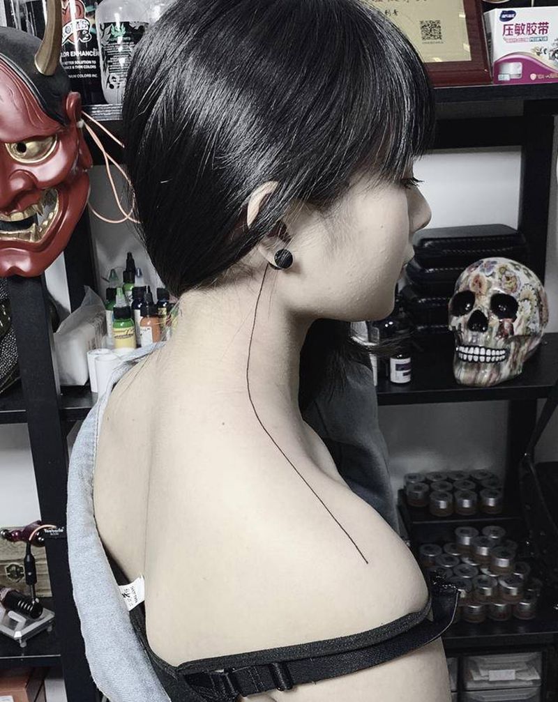 线纹身图片_肩部几何线条几何纹身图案