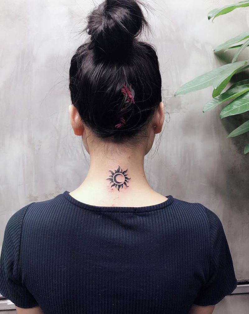 小图腾纹身图片_颈部几何图腾太阳图腾几何纹身图案