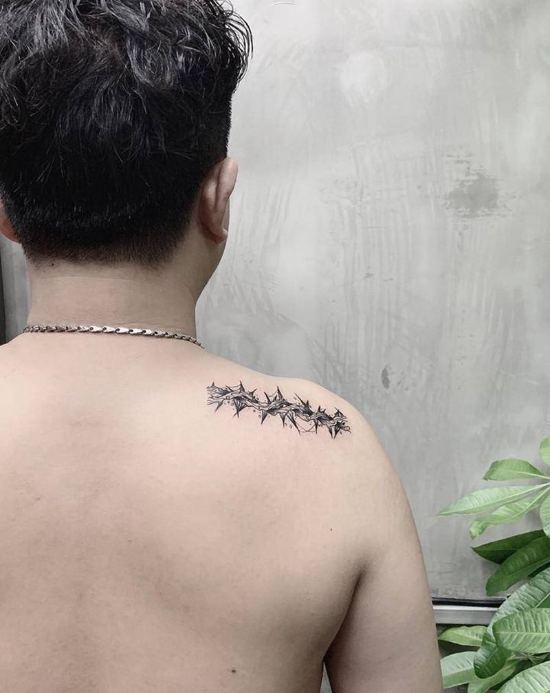 荆棘纹身图片_背部荆棘素描纹身图案