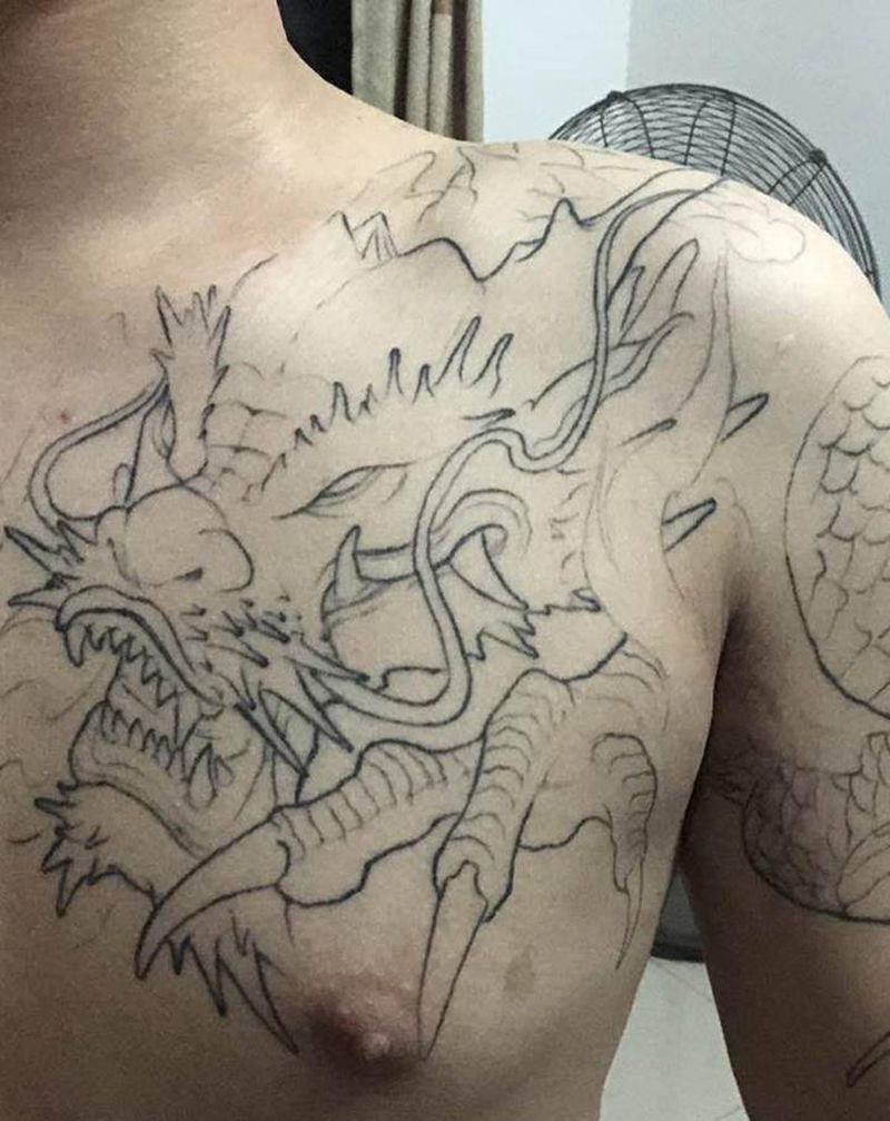 半胛龙修改纹身图片_手部胸部新传统龙半胛传统纹身图案