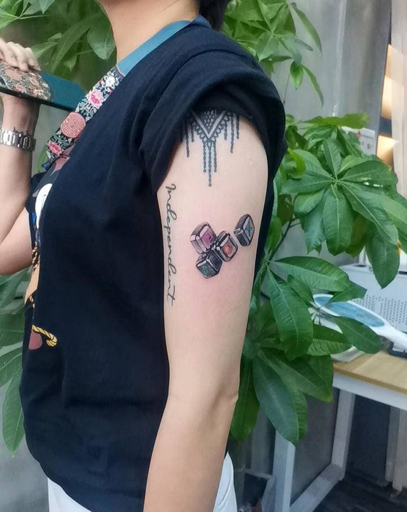 骰子纹身图片_手臂欧美写实纹身图案