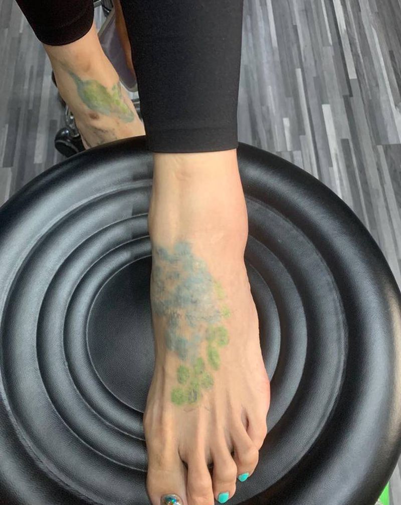 遮盖纹身图片_脚部水彩New School纹身图案