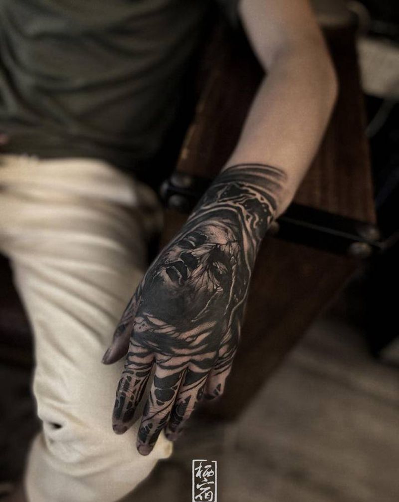 圣母纹身图片_手部手臂花体字欧美写实圣母 字体纹身图案