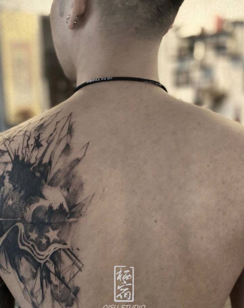 一波快乐星球 遮盖作品纹身图片_背部水墨几何纹身图案