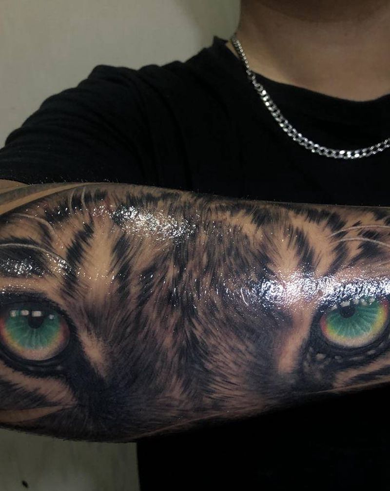 老虎眼纹身图片_手臂手部欧美写实纹身图案