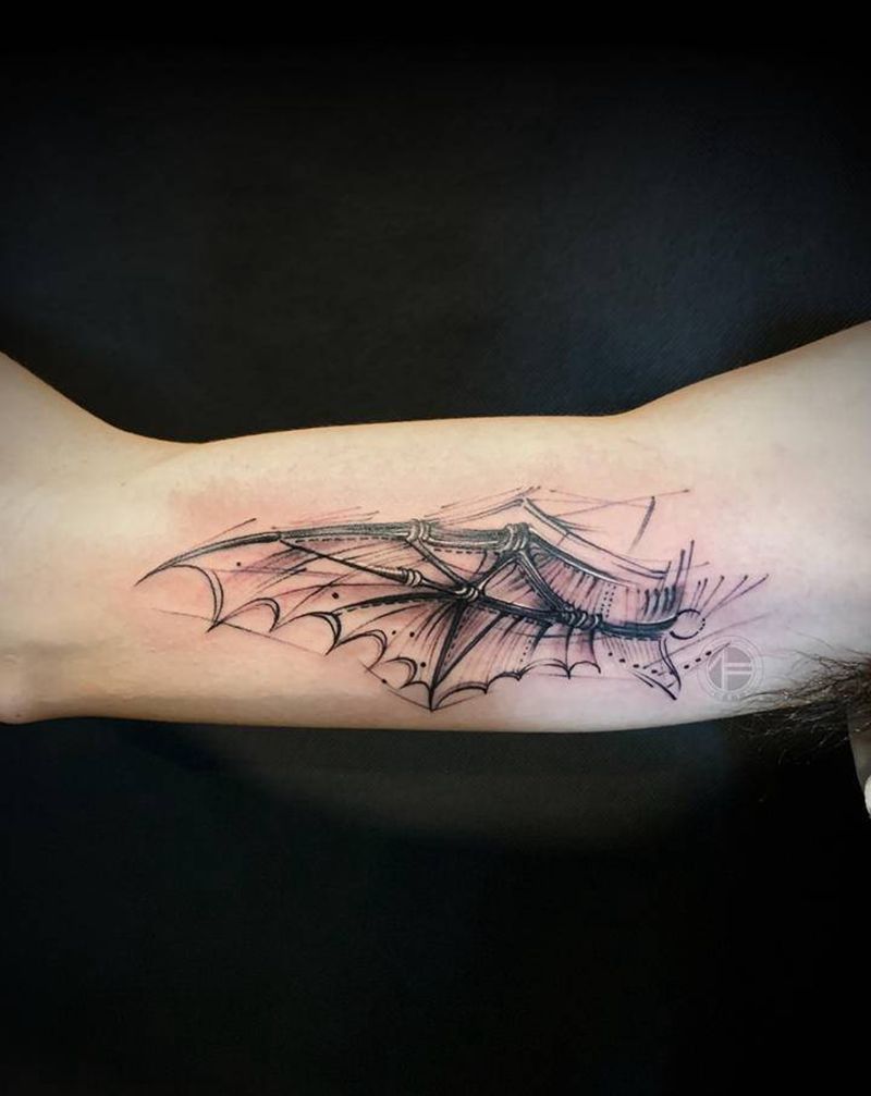 翅膀纹身图片_手臂几何纹身图案